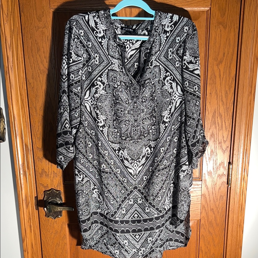 Black and White Patterned Tunic Top